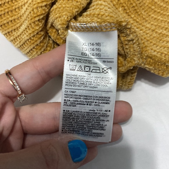 Old Navy Mustard Yellow Knitted Sweater - Picture 5 of 5